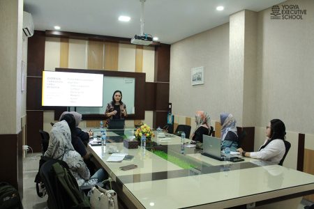 Pelatihan Manajemen Pelayanan Publik DISDAGPERINKOP UKM Kabupaten Kapuas Juli 2024